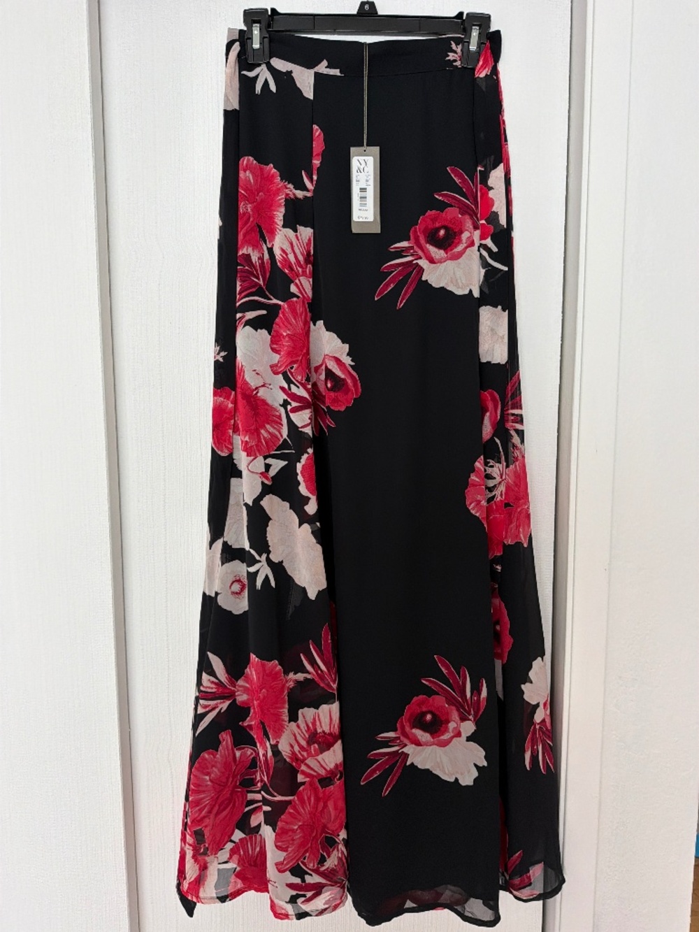 New York & Company Floral Maxi Skirt – Size M – NWT 🌸